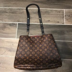 Inspired designer bucket bag